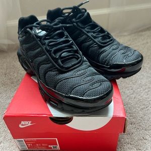 Black Nike Air Max Plus